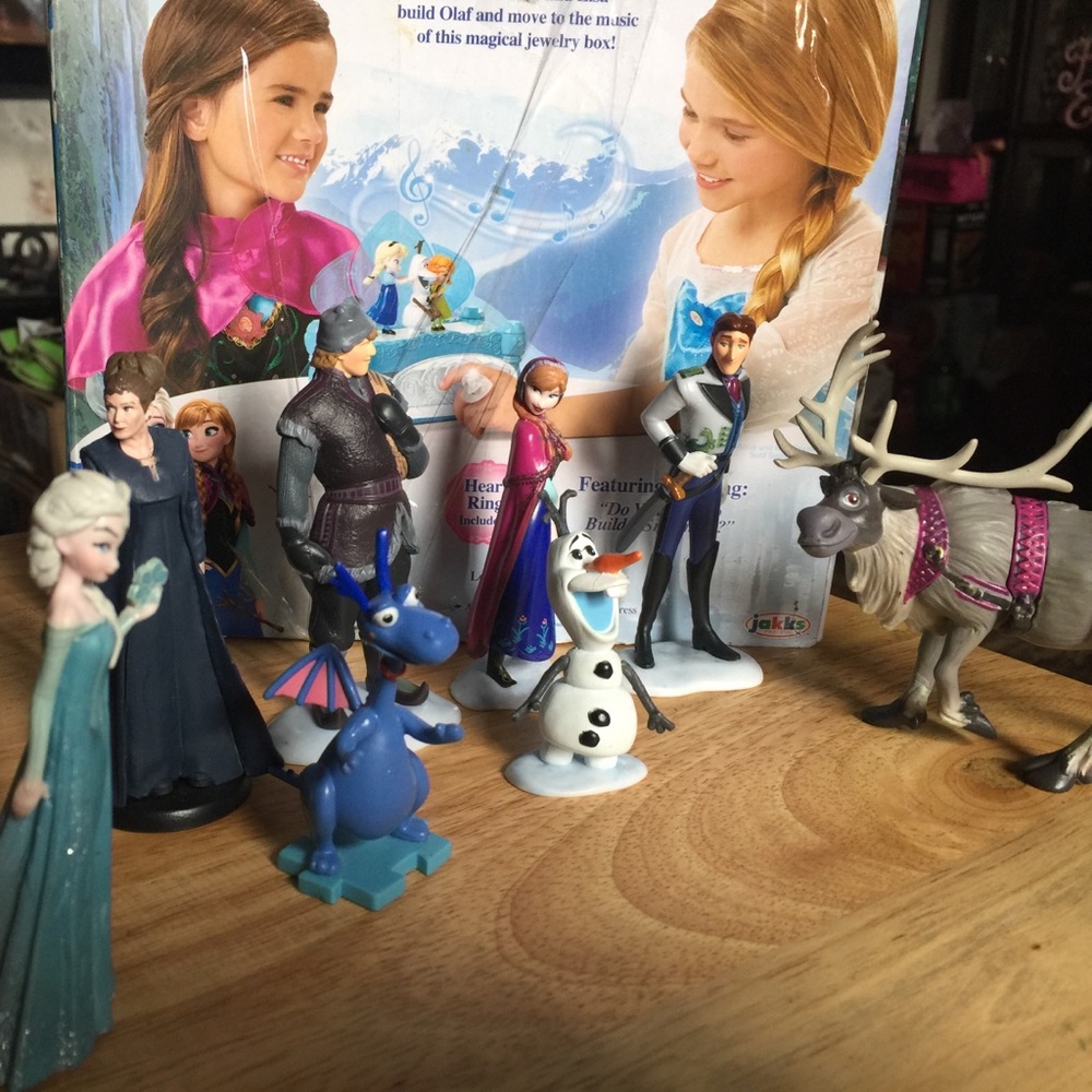 COPY - Frozen figurines